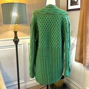EUC M Aran Crafts from Ireland 100% merino wool Kelly green sweater/cardigan